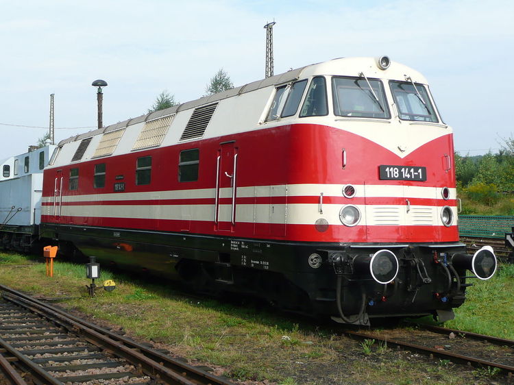 1280px-V180_141.jpg