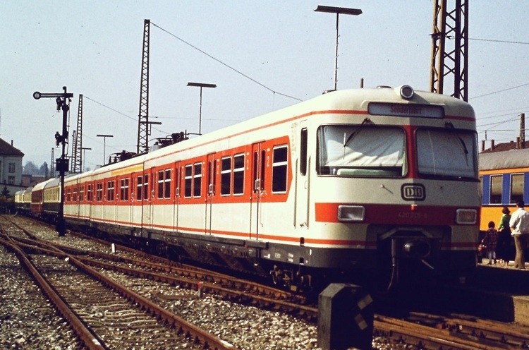 59747a14760a8_420705-6ReutlingenHbf1980erJahre.thumb.jpg.69c4076f3879171b264df693c1392e46.jpg