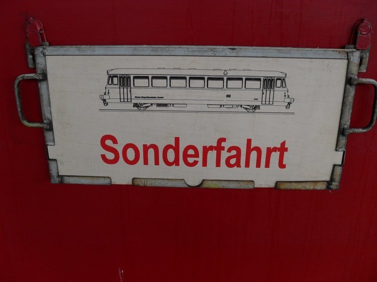 ein-sonderfahrt-schild-auf-dem-83879.thumb.jpg.8286025a3936fd60b7a416011f21f541.jpg