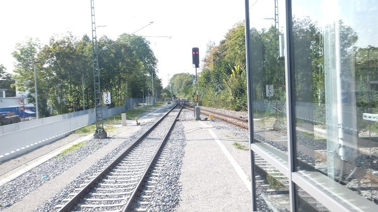 1199104221_BahnhofPerlachstadteinwrtsDSCF1285.thumb.jpg.29de3fbb48c56873381daa177ebdf3ec.jpg