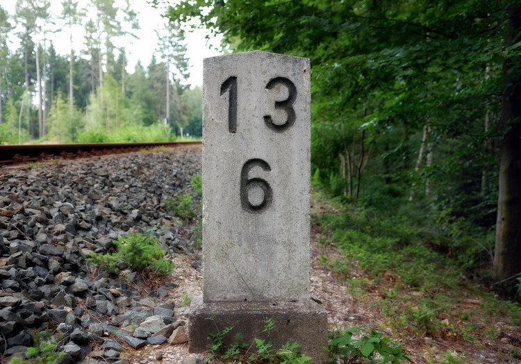 Streckenkilometerstein.jpg