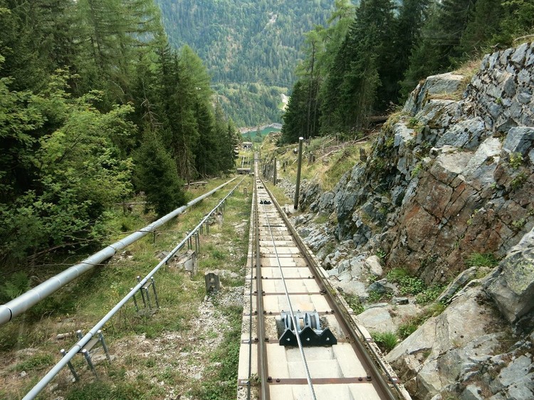 Gleis Standseilbahn 01.jpg