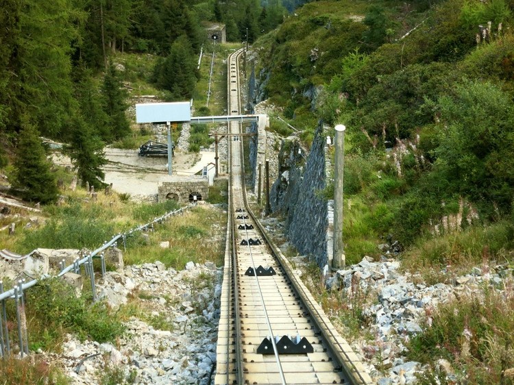 Gleis Standseilbahn 02.jpg