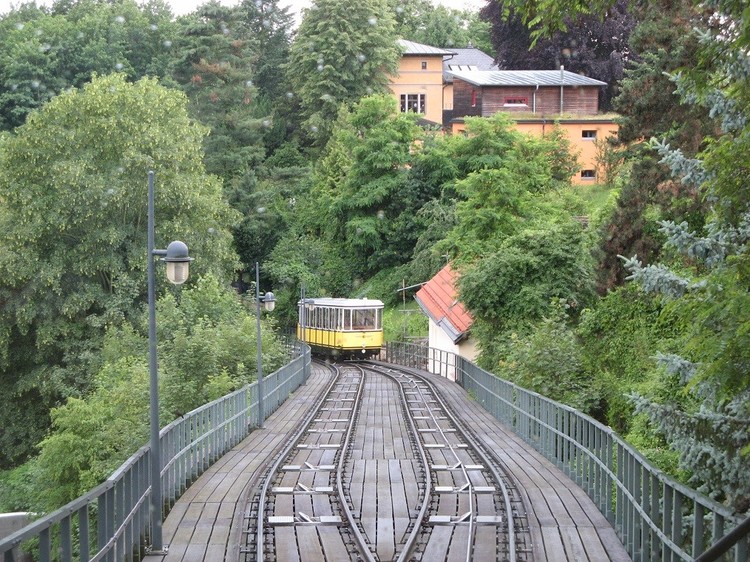 Gleis Standseilbahn.jpg