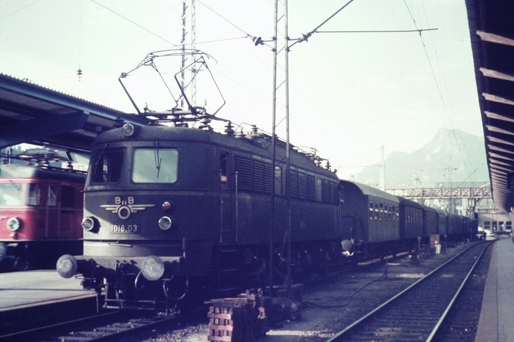 1107831943_BB1018031042SalzburgHbf1972-08-050936.thumb.jpg.928605a78cd12c810a3e1ffd469f1d52.jpg