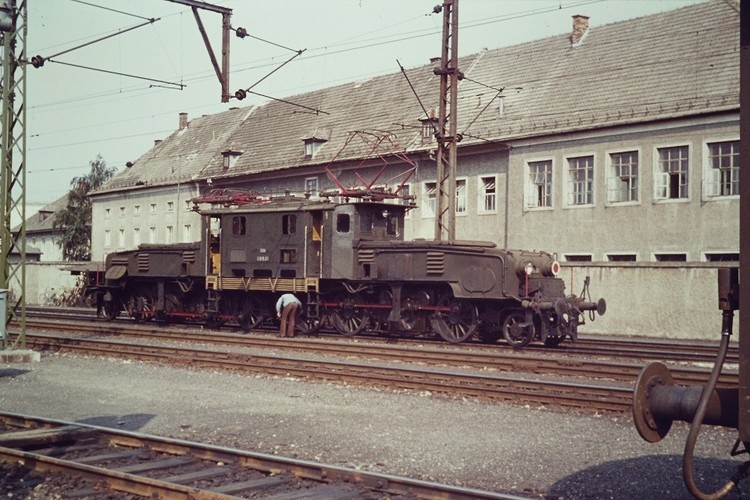 1944589193_BB118901LinzHbf1972-08-101033.thumb.jpg.c284f671b4755d9014a19cb09f5f564c.jpg