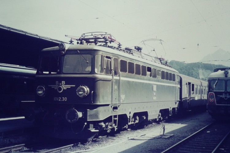 1761107799_BB104230InnsbruckHbf1972-08-050952.thumb.jpg.a54a684403b90e7f410b743fc4e4632b.jpg