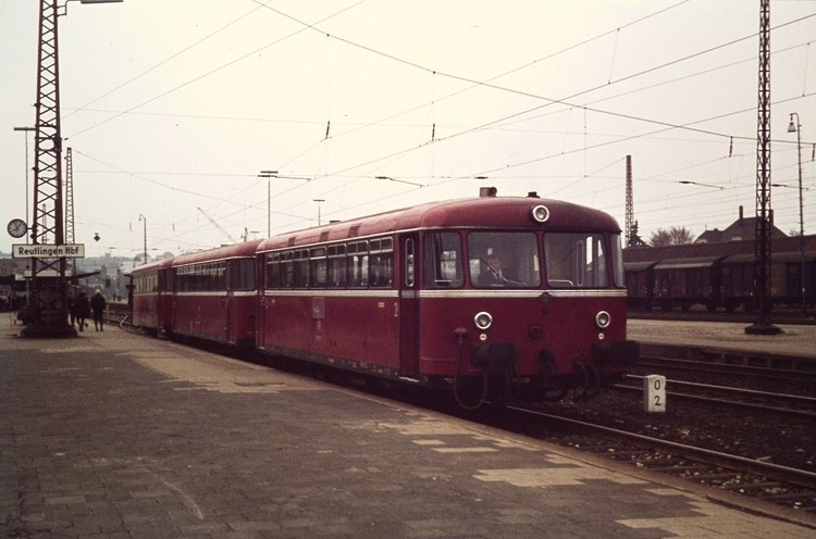 6842843_797507-1997604-4998734-8ReutlingenHbf1974-05-011265.thumb.jpg.e2bb21cb81192607d87475858e18a403.jpg