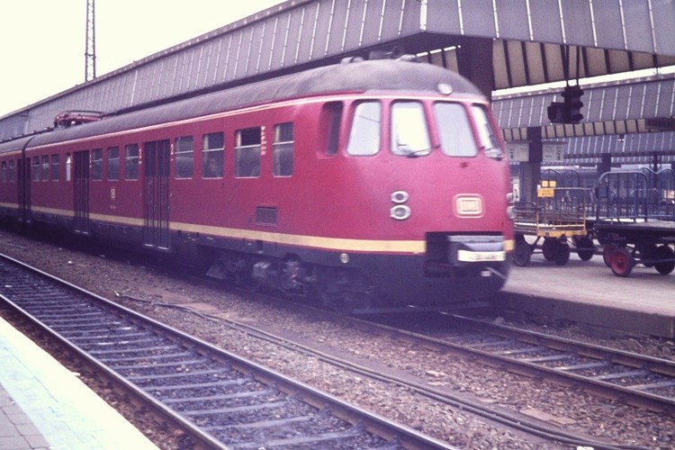 1429369146_430401-0NrnbergHbf1971-10-040243.thumb.jpg.188947f878ba14944de460cf202a5d5c.jpg