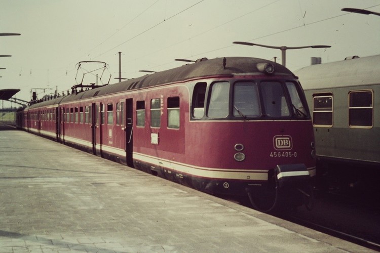 670569533_456405-0HeidelbergHbf1971-06-210256.thumb.jpg.2d552183c057ecaf7464082da7cfbf10.jpg
