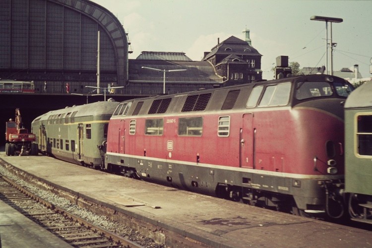 317834583_220047-5ZwischenlokmitLBE-DoStoHamburgHbf1972-07-120633.thumb.jpg.409b46b2a1f09dfcb954ec95dd80edfd.jpg