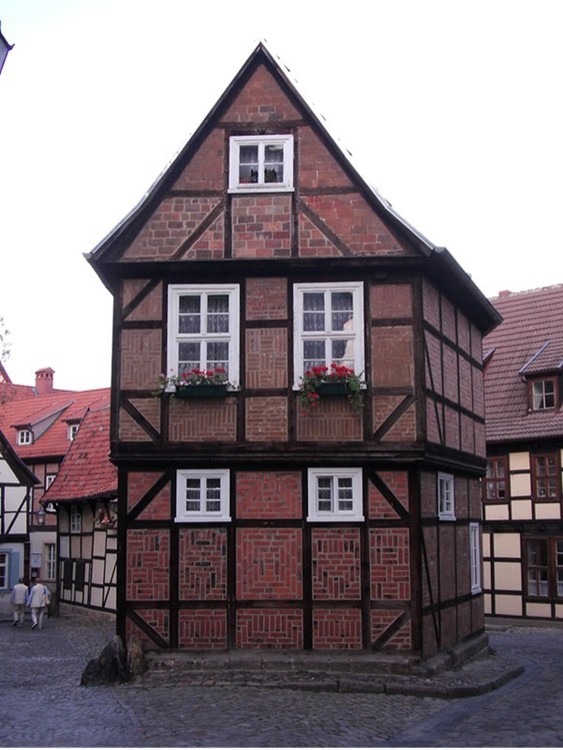 fachwerkhaus-in-der-weltkulturerbestadt-quedlinburg-7bdf54fc-d7fb-4efd-a327-315d39c7e660.thumb.jpg.9b00bf16fa0007e2cf4c16056a8a6084.jpg