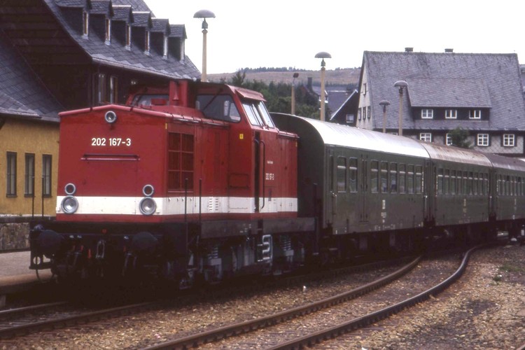 Altenberg,_Erzgebirge._Deutsche_Reichsbahn_train,_Aug_1992.jpg