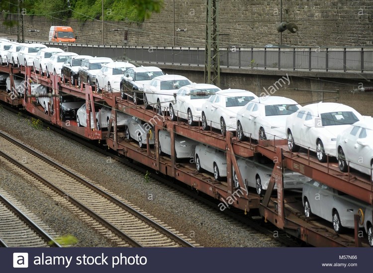 transport-de-voitures-audi-en-train-de-porta-westfalica-rhenanie-du-nord-westphalie-allemagne-11-mai-2015-wojciech-strozyk-alamy-stock-photo-m57n66.jpg