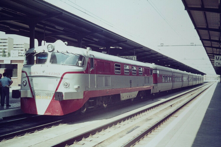 1213298148_RENFE352-008-7TalgoMadrid-Chamartin1972-07-260841.thumb.jpg.a92d1f0d7d7e112542632a10ad29a089.jpg