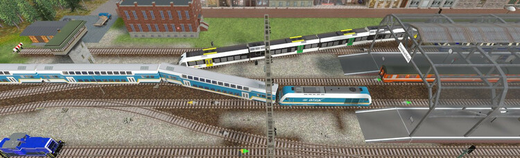 GTW fährt durch blauen Zug.jpg