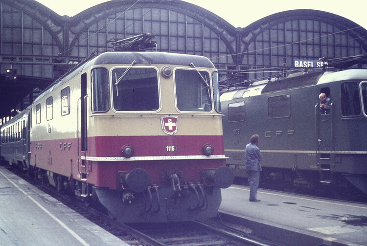 1627653210_SBBRe44II11160TEE11173BaselSBB1972-07-310919.thumb.jpg.49a047ef45e5c7179e819ed37e9acd38.jpg