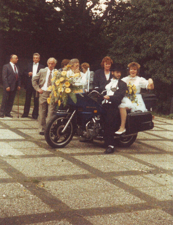 19870815Hochzeit0008.thumb.JPG.1022f9569ccdd17c458201b99498bcdb.JPG
