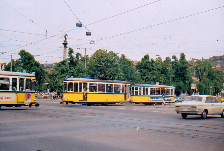 1104_T2_Stg_Schlossplatz_5.5_1973.thumb.jpg.940008e75492ac64ea4e0a2996e7b718.jpg