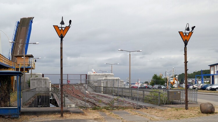Weichensignal_in_der_Hafenstraße_in_Sassnitz.jpg