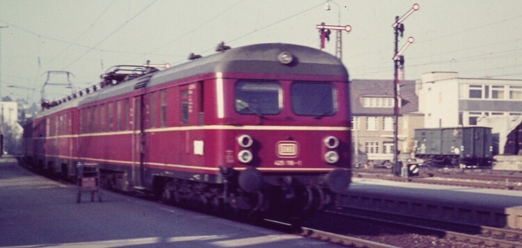 425 106-2 Reutlingen Hbf 1971-06-00.jpg