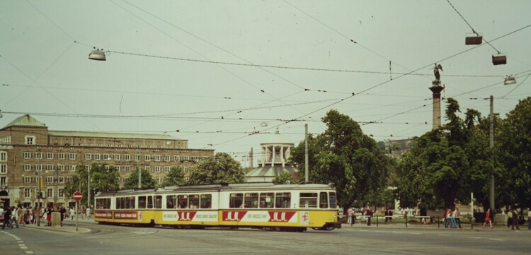 10 Stuttgart Schlossplatz 1973-05-05.jpg